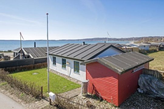 Moshusevej 24, Bjert Strand